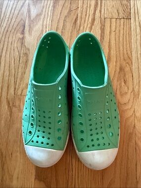 Native Shoes sz J1 Green Slip-On Rubber Sneakers with White Toe good condition